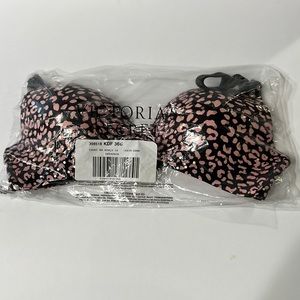 Victoria Secret lightly lined wireless bra 36B New